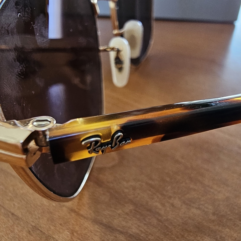 Unisex Ray-Ban Polarized Gold Frame Sunglasses With Chromatic Lenses - Picture 8 of 15